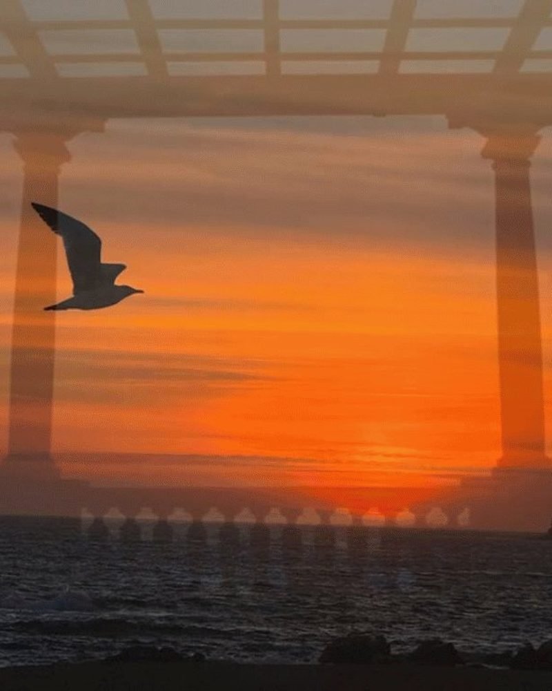 Pôr do sol sobre o mar, visto do restaurante